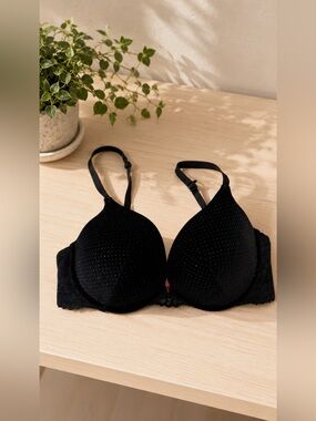 La Senza Black Velvet Rhinestone Push Up Bra 36DD Lacy Coquette Gothic Witchy‎